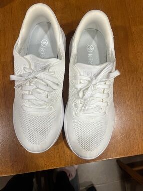 Women’s Kizik sneakers